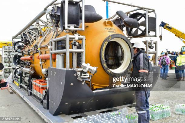 Diving Motor Rescue Submarine Rescue Vehicle Photos and Premium High Res Pictures - Getty ...