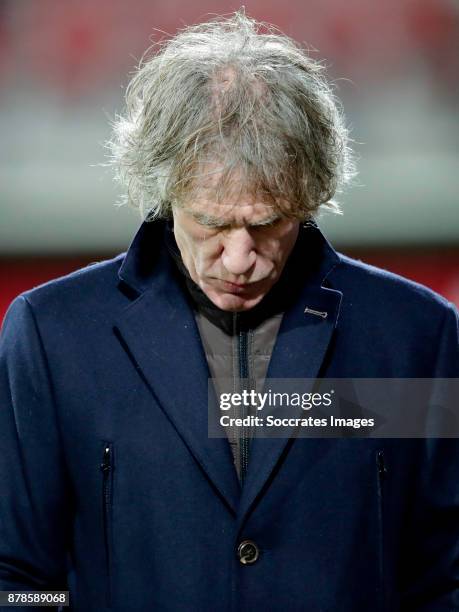 Coach Gertjan Verbeek of FC Twente during the Dutch Eredivisie match between AZ Alkmaar v Fc Twente at the AFAS Stadium on November 24, 2017 in...