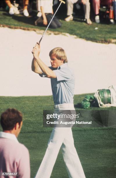 Johnny Miller misses his putt during the 1975 Masters Tournament at Augusta National Golf Club in April 1975 in Augusta, Georgia.