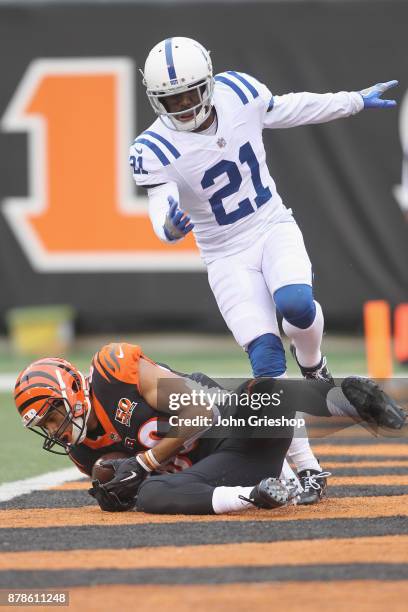 Josh Malone of the Cincinnati Bengals hauls in the touchdown pass in front of Vontae Davis of the Indianapolis Colts during their game at Paul Brown...