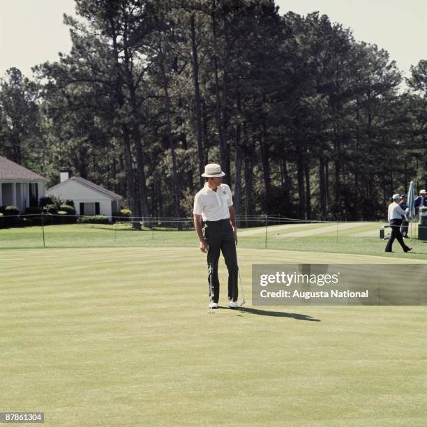 Jim Colbert practices putting during the 1977 Masters Tournament at Augusta National Golf Club in April 1977 in Augusta, Georgia.