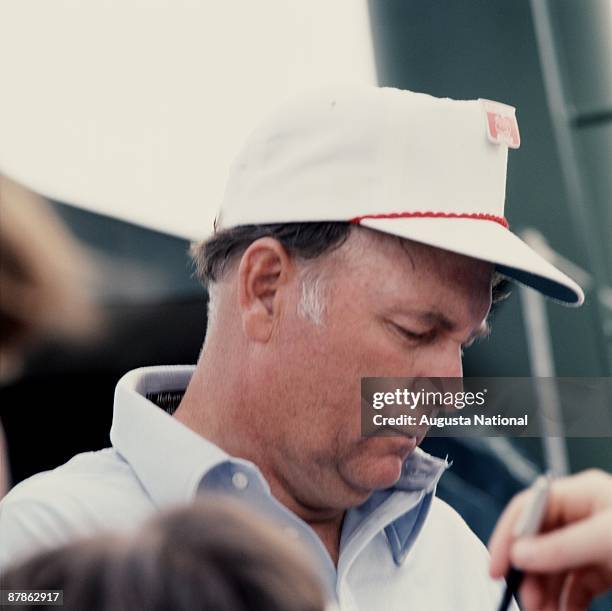 Billy Casper signs autographs during the 1978 Masters Tournament at Augusta National Golf Club on April 1978 in Augusta, Georgia.