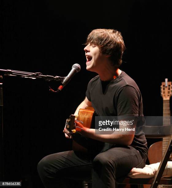 Jake Bugg performs at The Hexagon on November 24, 2017 in Reading, England.