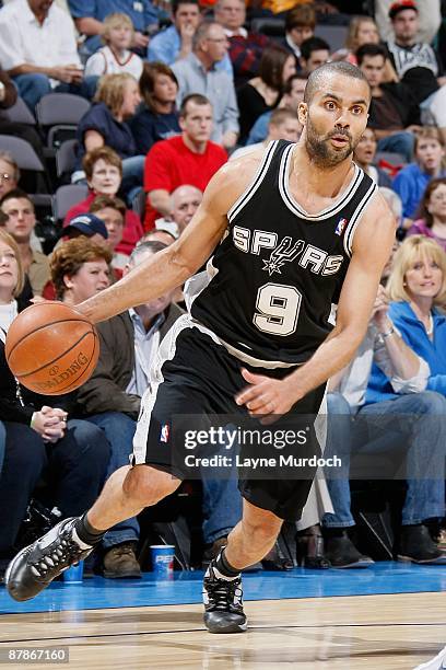 Tony Parker of the San Antonio Spurs drives the ball to the basket during the game against the Oklahoma City Thunder on April 7, 2009 at the Ford...
