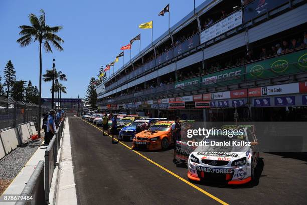 Freightliner Racing 320 Freightliner Racing Holden Vf Commodore Stock Photos, High-Res ...