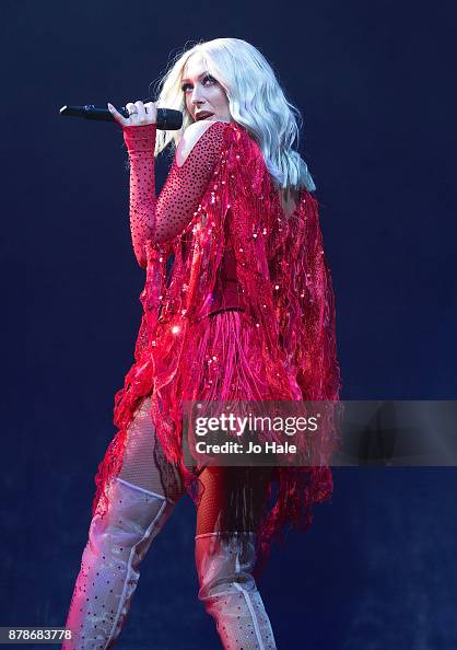 Tozer Steps Singer Faye Tozer of Steps performs at The O2 Arena on November 24, 2017 in ...