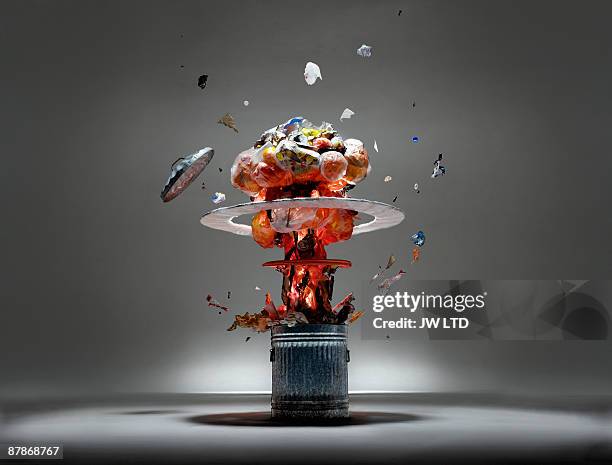atomic bin concept - nuclear waste fotografías e imágenes de stock