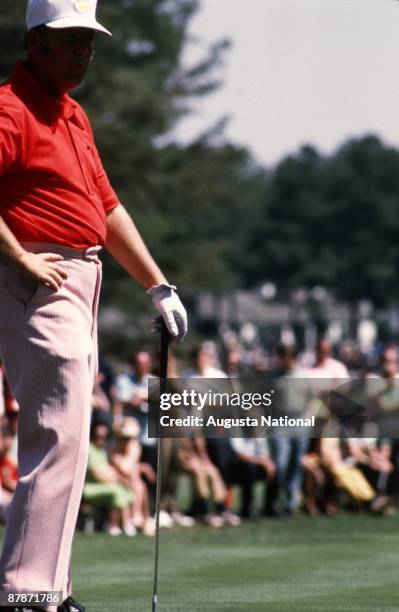 Billy Casper waits to putt during the 1971 Masters Tournament at Augusta National Golf Club on April 1971 in Augusta, Georgia.