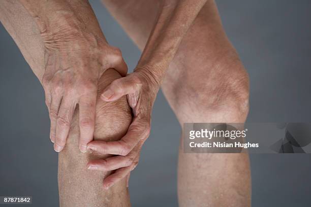 knee pain - human knee stock pictures, royalty-free photos & images