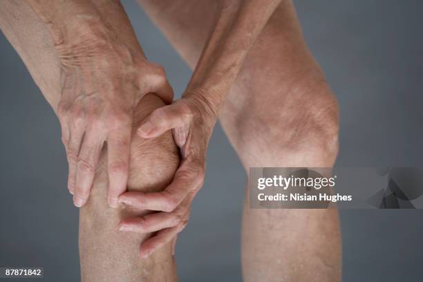 knee pain - standing with hands on knees imagens e fotografias de stock