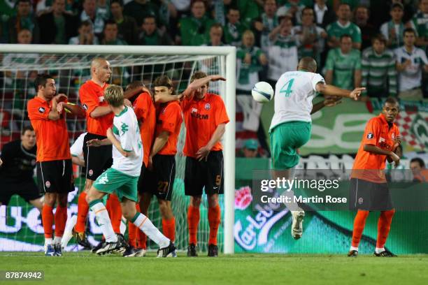Naldo of Werder Bremen scores his team's first goal during the UEFA Cup Final between Shakhtar Donetsk and Werder Bremen at the Sukru Saracoglu...