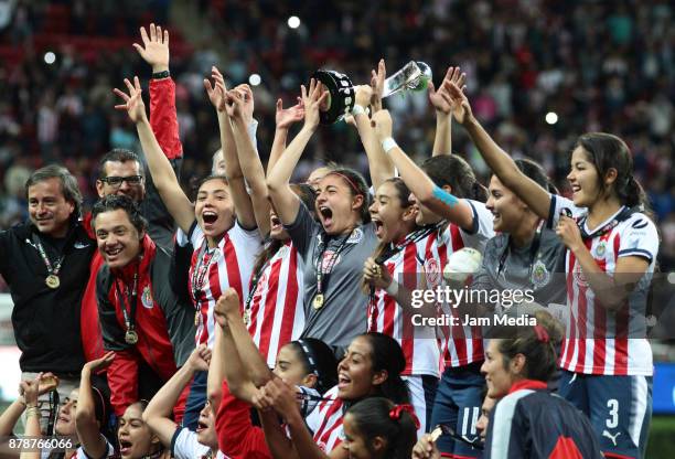 Players of Chivas celebrate after winning the Final match between Chivas and Pachuca as part of the Torneo Apertura 2017 Liga MX Femenil at Chivas...