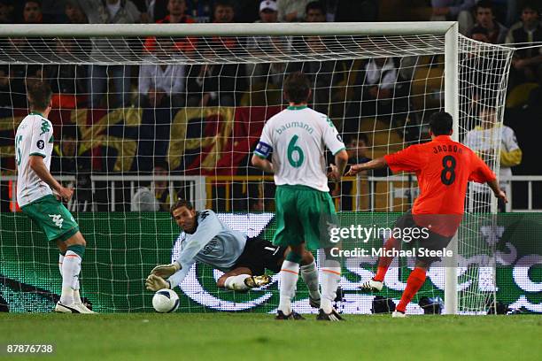 Jadson of Shakhtar Donetsk scores the first goal in extra time during the UEFA Cup Final between Shakhtar Donetsk and Werder Bremen at the Sukru...