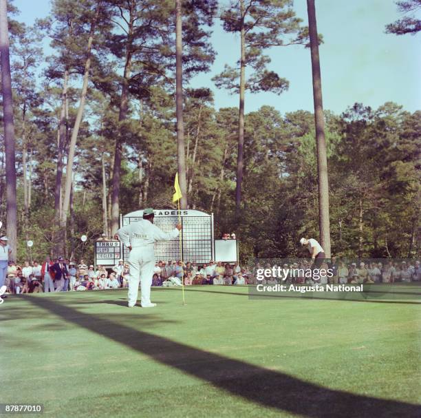 Larry Ziegler watches his putt on the 10th hole during the 1976 Masters Tournament at Augusta National Golf Club in April 1976 in Augusta, Georgia.