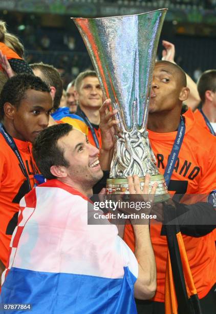 Darijo Srna and Luiz Adriano of Shakhtar Donetsk lift the UEFA Cup Trophy following their team's victory after extra time at the end of the UEFA Cup...