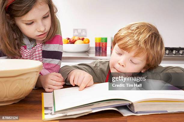 kids at home - kochbuch stock-fotos und bilder