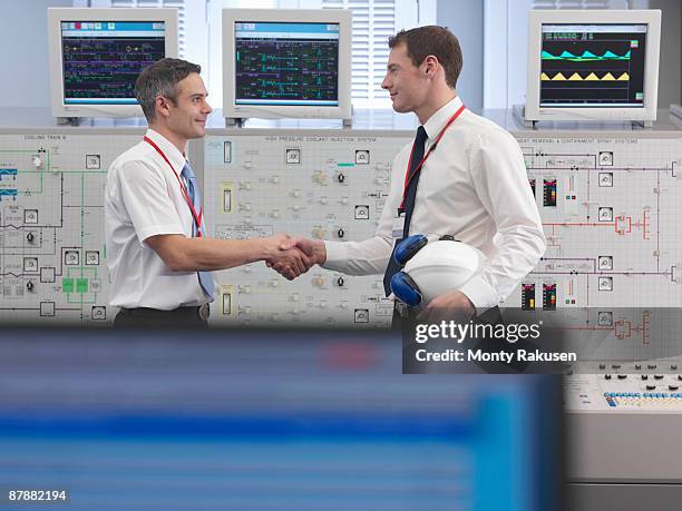 Handshake Computer Screen Photos and Premium High Res Pictures - Getty ...