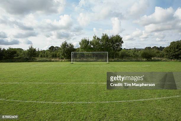 football pitch - football field stockfoto's en -beelden