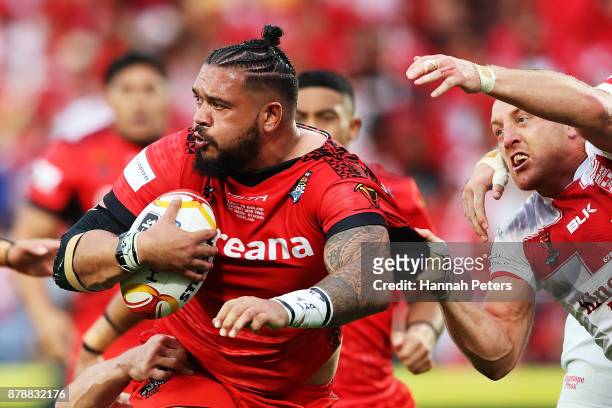 Ben Murdoch-Masila of Tonga charges forward during the 2017 Rugby League World Cup Semi Final match between Tonga and England at Mt Smart Stadium on...
