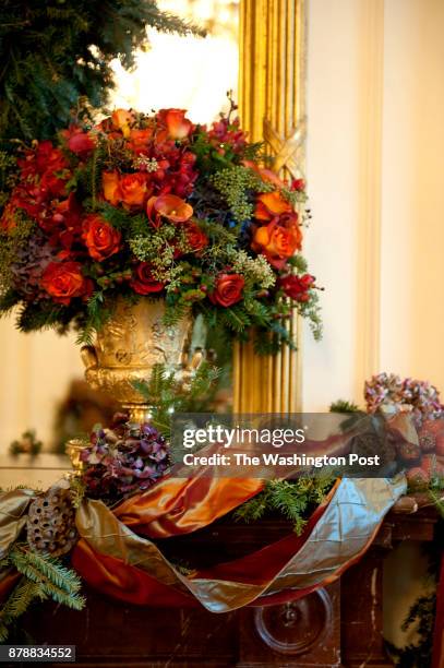 Josephm 211009--SLUG-PH-WHTREE----LOCATION-The White House, District of Columbia-PHOTOGRAPHER-MARVIN JOSEPH/TWP--CAPTION-- As the White House...