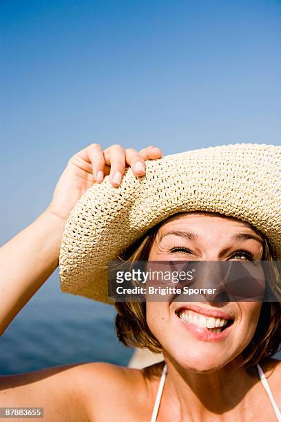 woman with hat smiling - cligner des yeux photos et images de collection