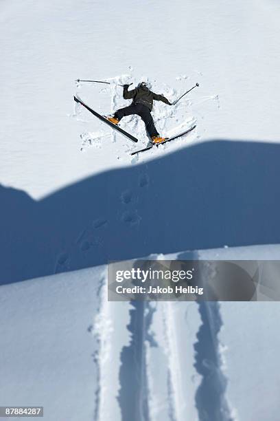 skier head down in snow - falling behind stock pictures, royalty-free photos & images