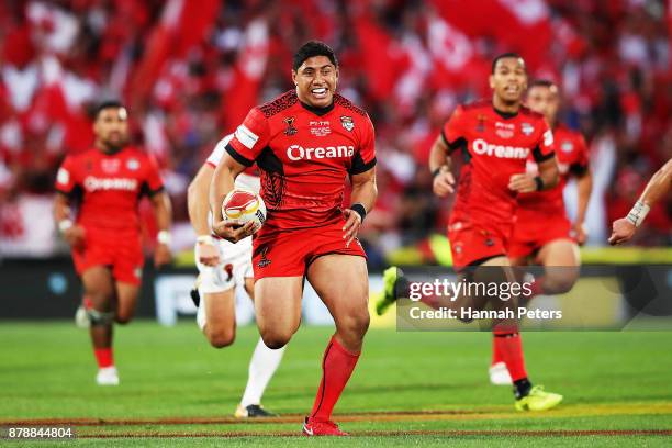 Jason Taumalolo of Tonga makes a break of Tonga set up a try during the 2017 Rugby League World Cup Semi Final match between Tonga and England at Mt...