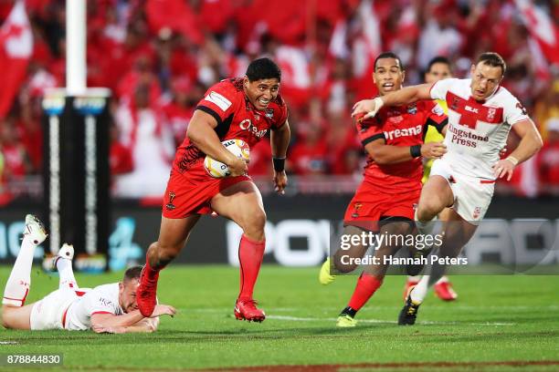 Jason Taumalolo of Tonga makes a break of Tonga set up a try during the 2017 Rugby League World Cup Semi Final match between Tonga and England at Mt...