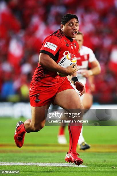 Jason Taumalolo of Tonga makes a break of Tonga set up a try during the 2017 Rugby League World Cup Semi Final match between Tonga and England at Mt...