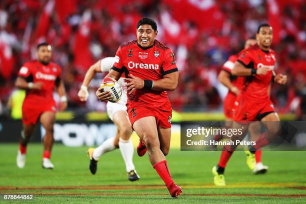 Jason Taumalolo of Tonga makes a break of Tonga set up a try during the 2017 Rugby League World Cup Semi Final match between Tonga and England at Mt...