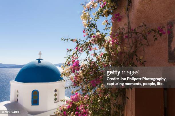 blue dome church, oia, santorini, greece - oia santorini stock pictures, royalty-free photos & images