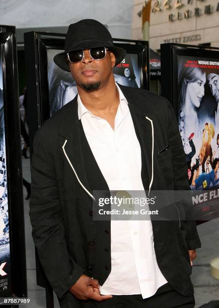 Actor Damon Wayans arrives on the red carpet of the Los Angeles premiere of "Dance Flick" at the ArcLight Hollywood on May 20, 2009 in Hollywood,...