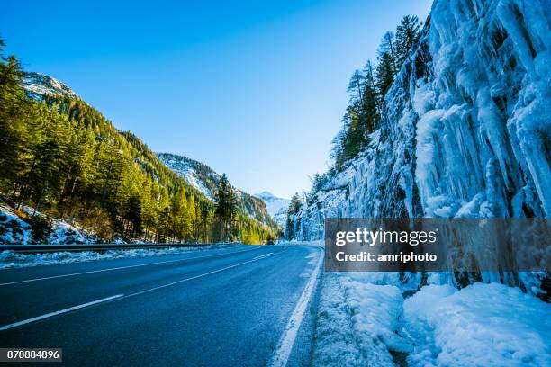 car trip - many icicles along road in mountains on winter day - november weather stock pictures, royalty-free photos & images