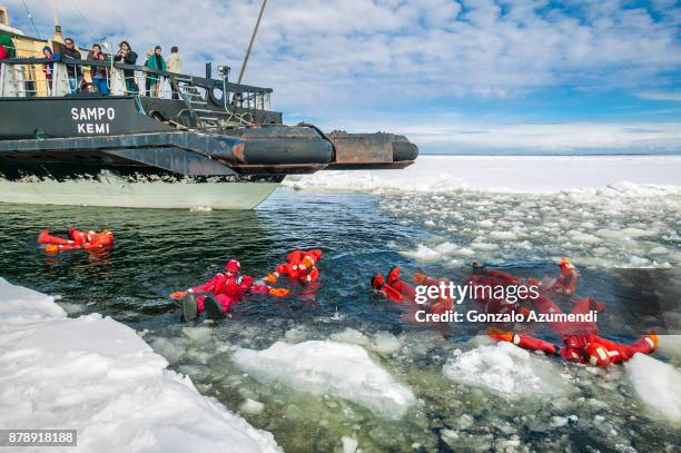 sampo icebreaker in finland - gulf-of-bothnia stock pictures, royalty-free photos & images