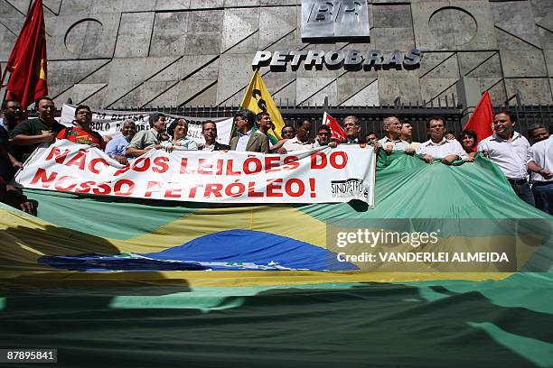 Workers of the oil sector demonstrate against the Parliamentary Investigative Commission set up by the congress to investigate corruption allegations...