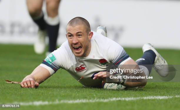 Mike Brown of England touches down for the first try during the Old Mutual Wealth Series match between England and Samoa at Twickenham Stadium on...