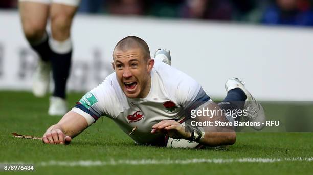 Mike Brown of England touches down for the first try during the Old Mutual Wealth Series match between England and Samoa at Twickenham Stadium on...