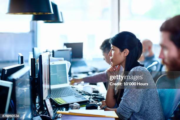 people working in modern office - secretária trabalhador de colarinho branco imagens e fotografias de stock