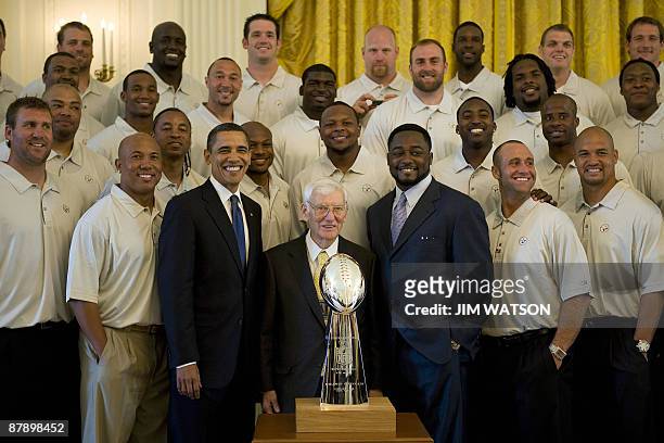 Members of the Superbowl Champions Pittsburg Steelers pose with US President Barack Obama , owner Dan Rooney and Steelers Coach Mike Tomlin in the...