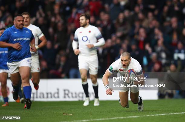 Mike Brown of England touches down for the first try during the Old Mutual Wealth Series match between England and Samoa at Twickenham Stadium on...