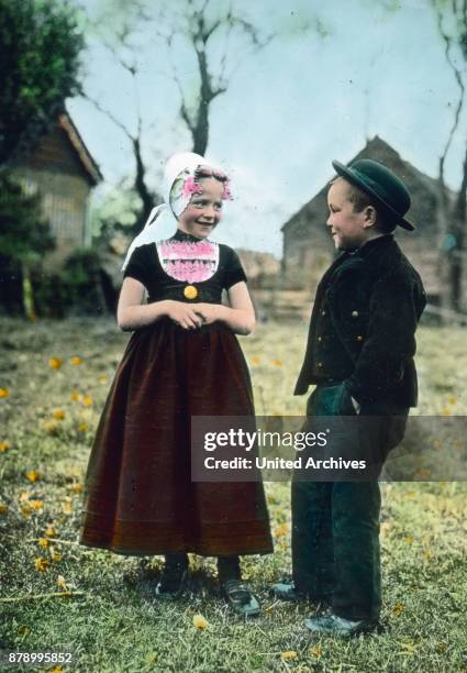 How droll effect the small pair. This girl as we know costume with a smaller cap on the large hood and Silberzierat on the sides of the forehead and...