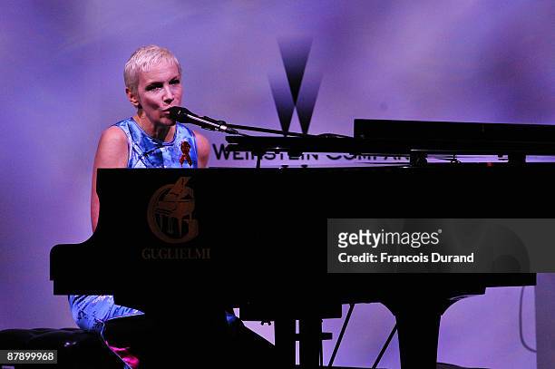Annie Lennox performs during the amfAR Cinema Against AIDS 2009 show at the Hotel du Cap during the 62nd Annual Cannes Film Festival on May 21, 2009...