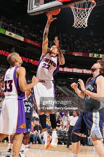 Matt Barnes of the Phoenix Suns lays up a shot against Marc Gasol of the Memphis Grizzlies during the game on April 13, 2009 at US Airways Center in...