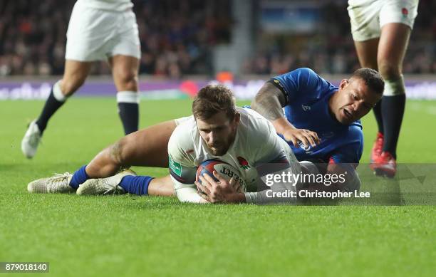 Elliot Daly of England touches down for the fourth try during the Old Mutual Wealth Series match between England and Samoa at Twickenham Stadium on...