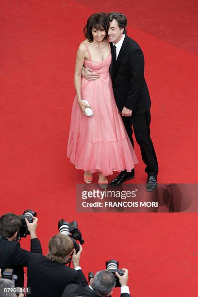 French actor Francois Cluzet and his wife Valerie Bonneton arrive for the screening of the movie "A L'Origine" directed by French Xavier Giannoli, in...