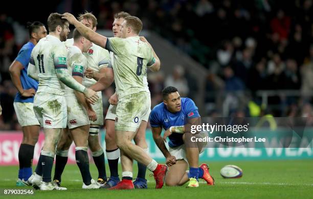 Elliot Daly of England celebrates scoring his sides sixth try with his England team mates during the Old Mutual Wealth Series match between England...