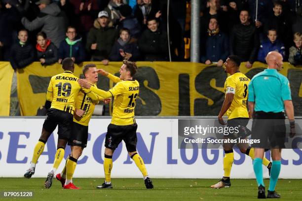 Vito van Crooij of VVV Venlo celebrates 1-0 with Torino Hunte of VVV Venlo, Nils Roseler of VVV Venlo, Jerold Promes of VVV Venlo during the Dutch...