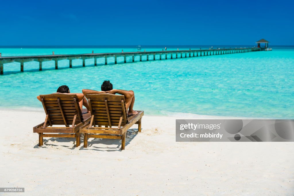 Par disfrutar de unas vacaciones en la isla Dhiffushi Holiday, Maldivas