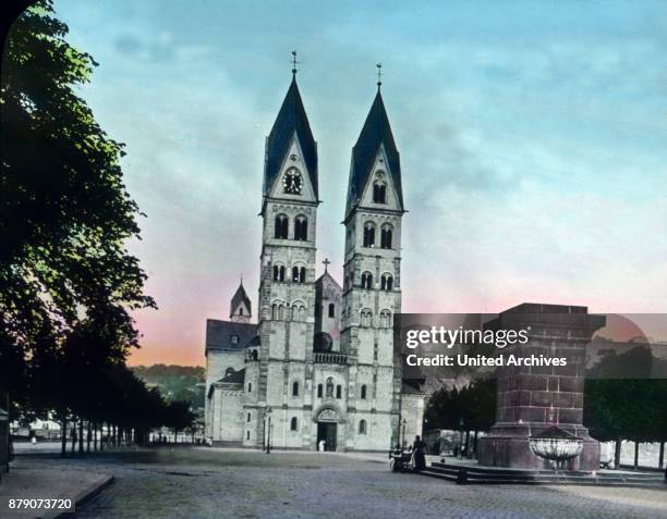 An important document of Romanesque architecture on the Middle Rhine is the St Castor church in Koblenz. The uniform on the volatile first glance...