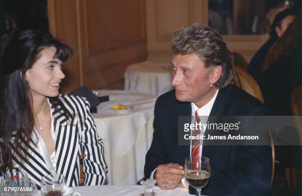 Paris, Reunion of the french singer Johnny Hallyday and Adeline during a dinner at Fouquet's for the first of the movie "La gamine" in which Johnny...